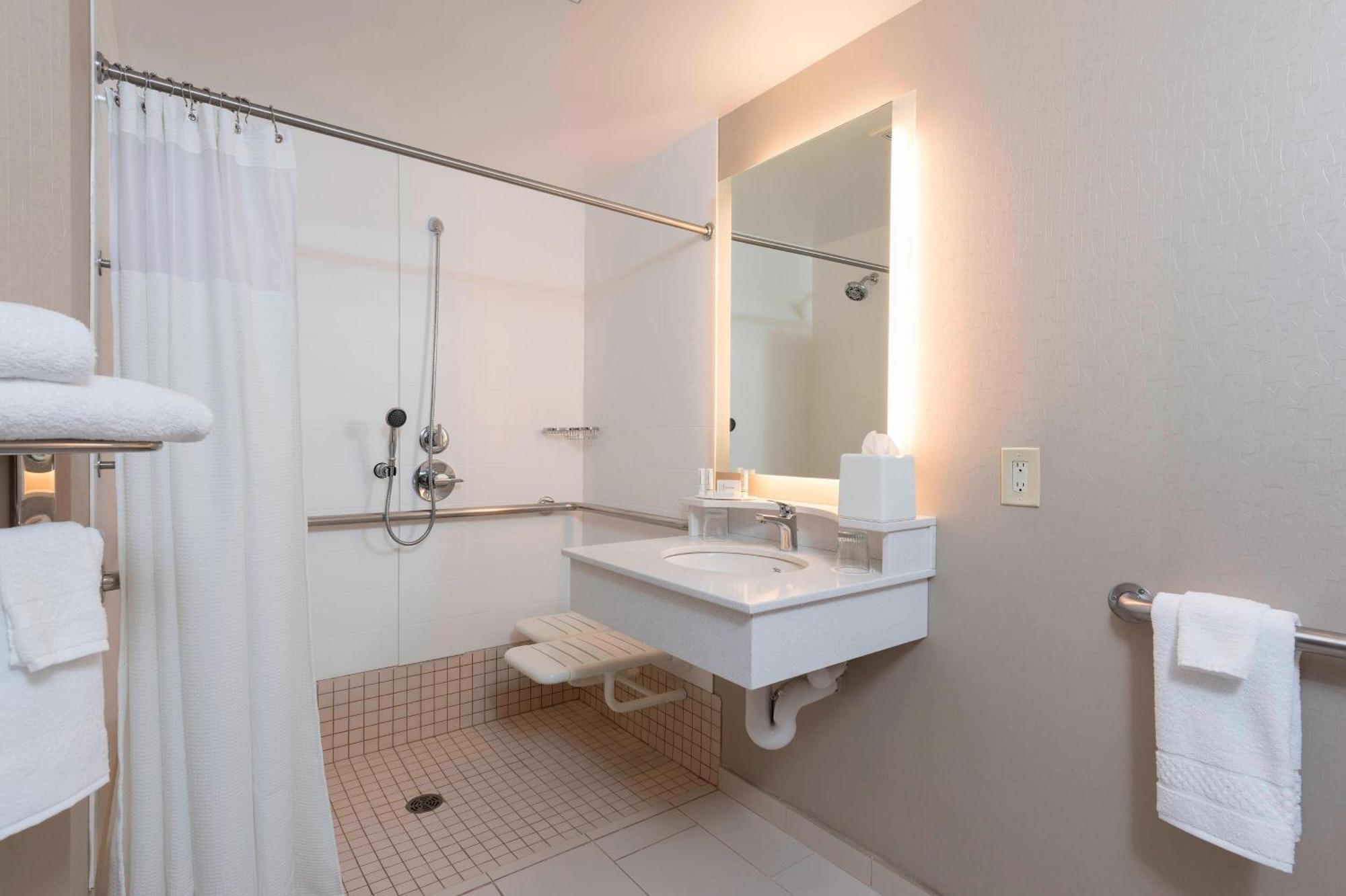 Springhill Suites Grand Rapids North Walker Exteriör bild
