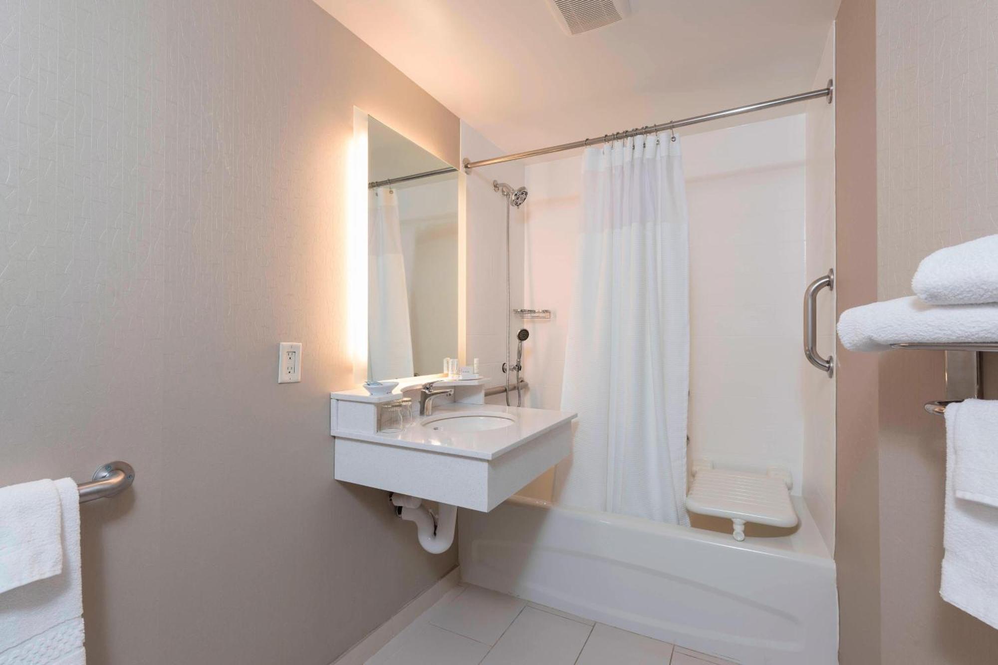 Springhill Suites Grand Rapids North Walker Exteriör bild