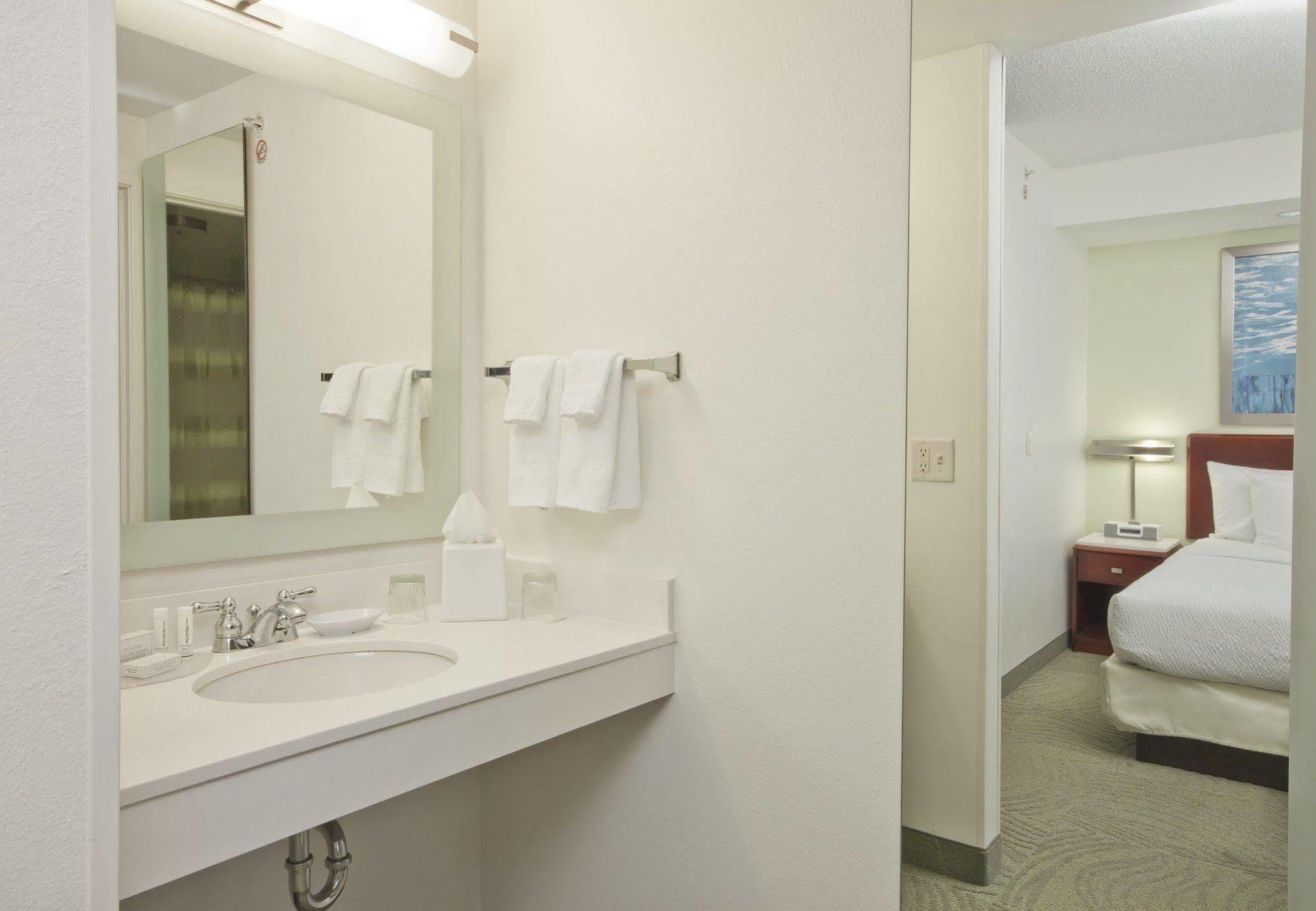 Springhill Suites Grand Rapids North Walker Exteriör bild